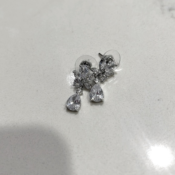 New/Unworn Bridesmaid Earrings x7 - Picture 2 of 3